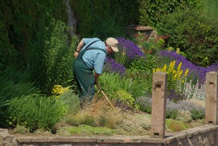 Other grounds maintenance workers